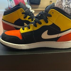 Nike Air Jordan 1 Mid SE (GS) Black/Orange/Yellow - Boys Size 7Y